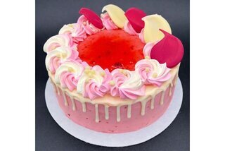 Vanilla Strawberry Buttercream Cake Product Image